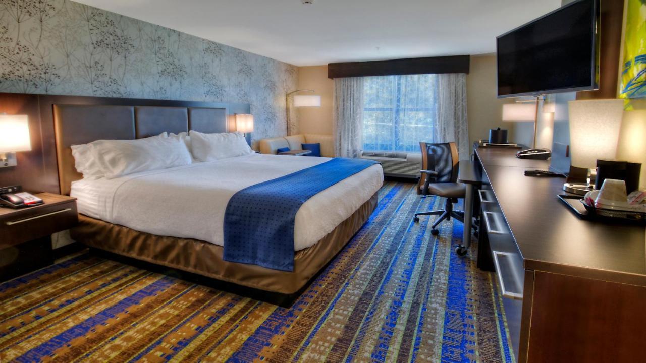 Holiday Inn & Suites Tupelo North By Ihg Exterior foto